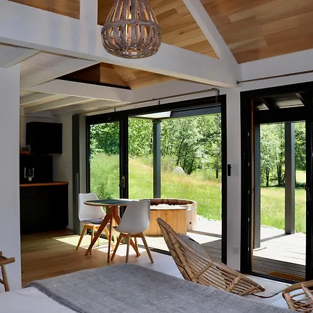 Ecrin D'auvergne Et Privatif Hotel 3*